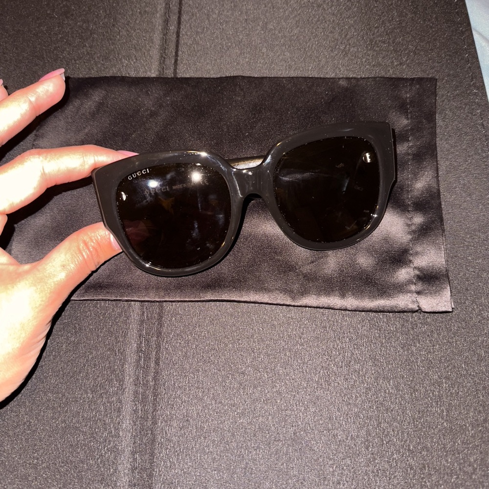 GUCCI SUNGLASSES